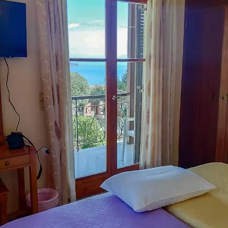 Eleni's & 1 Апартаменты Achilleion